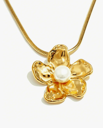 18K Gold Flower Pendant Necklace with Pearl