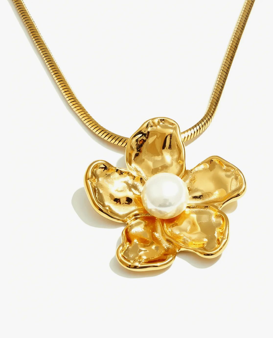 18K Gold Flower Pendant Necklace with Pearl