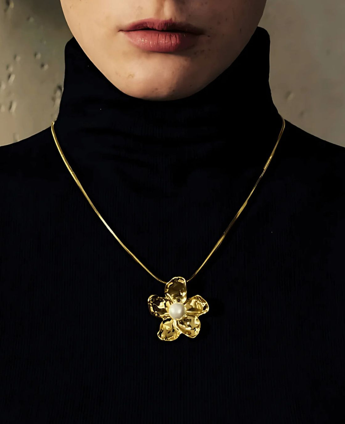 18K Gold Flower Pendant Necklace with Pearl