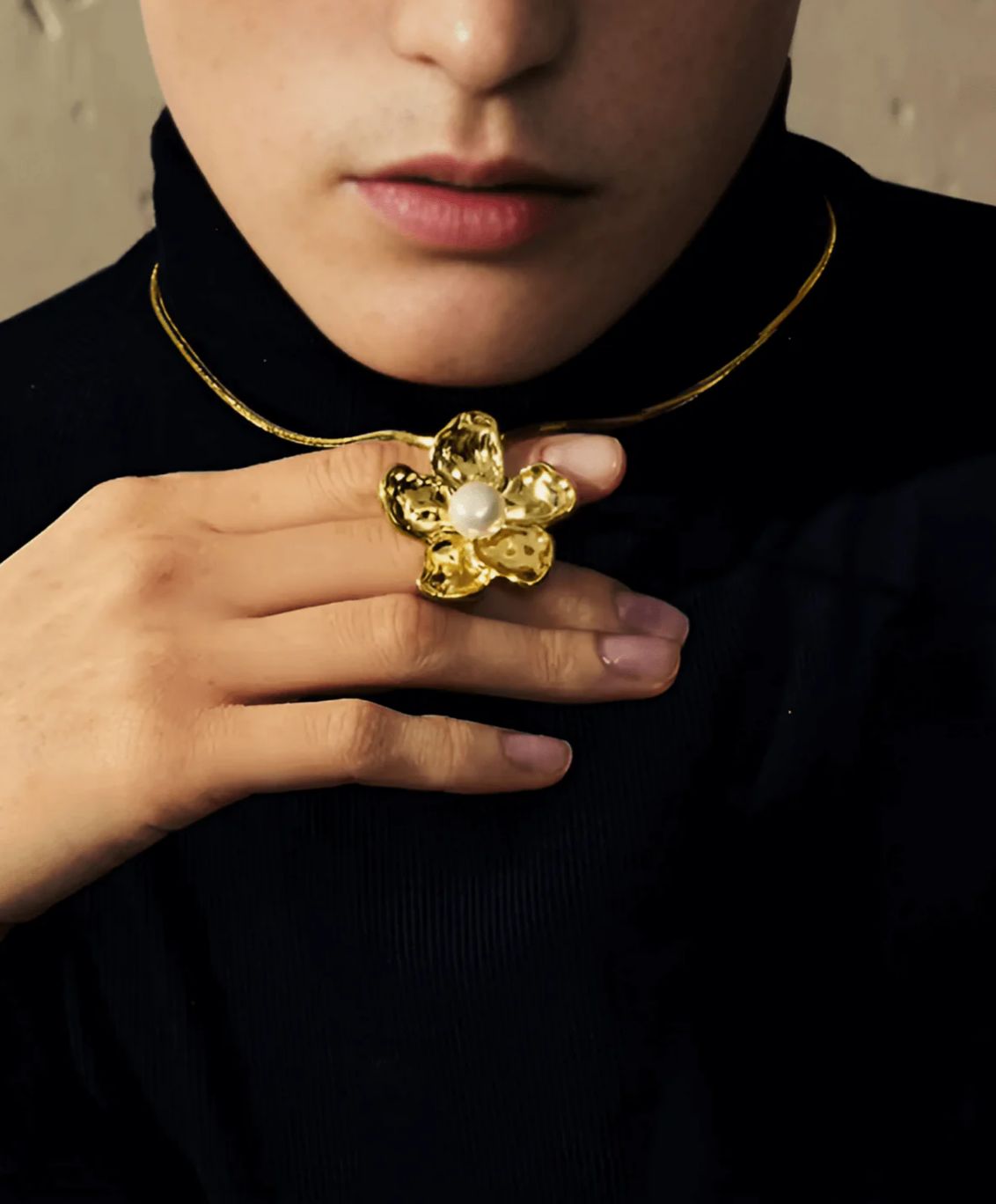 18K Gold Flower Pendant Necklace with Pearl